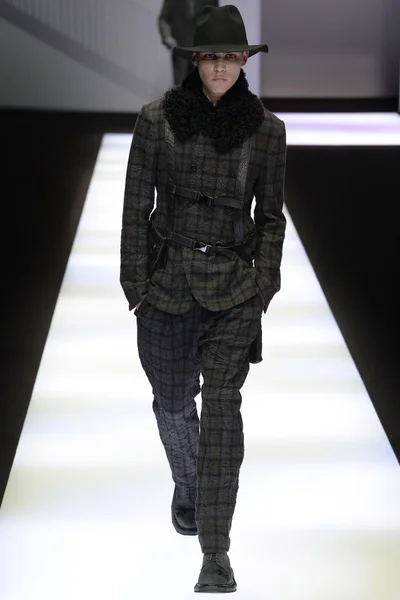 Look 16